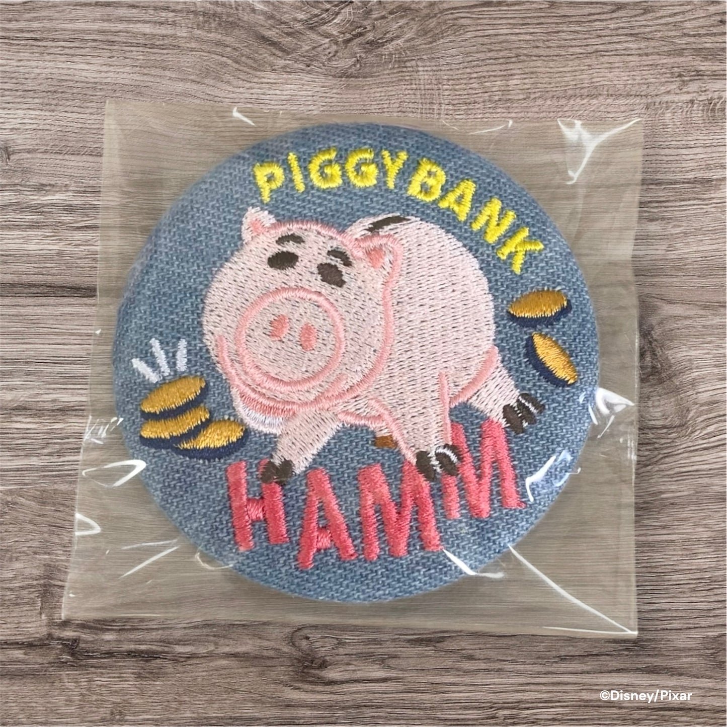 【見えてるブラインド商品】デニム刺繍缶バッジ　ハム