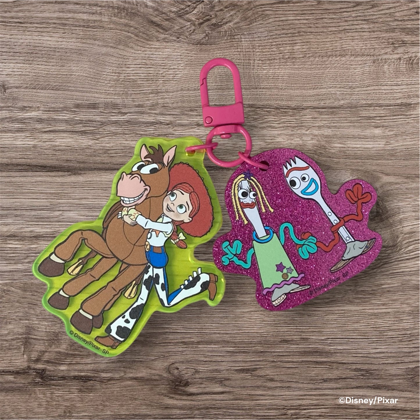 カラーアクリルキーホルダー　ジェシー＆ブルズアイ＆フォーキー＆カレン