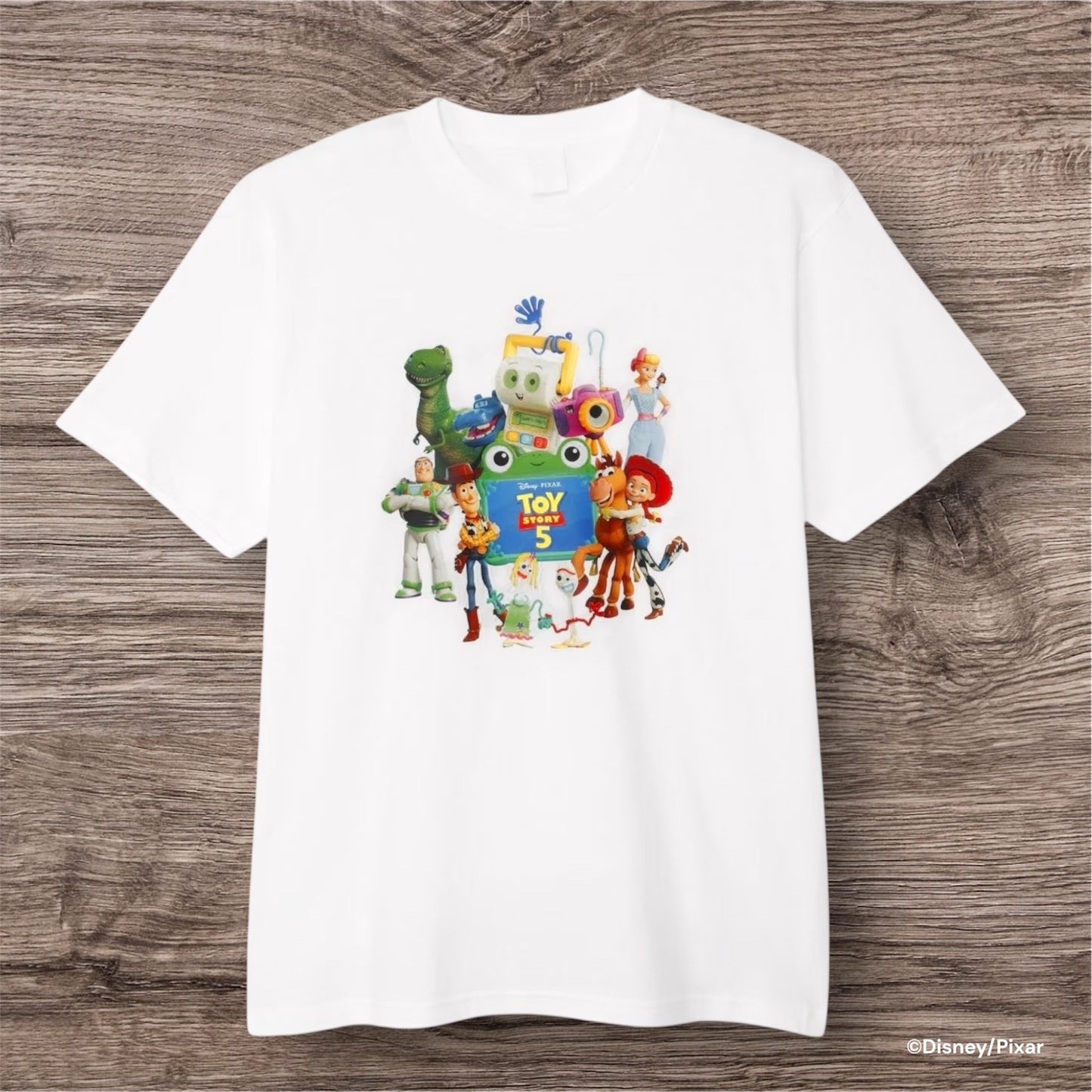 Ｔシャツ　Lサイズ　集合　トイ・ストーリー5