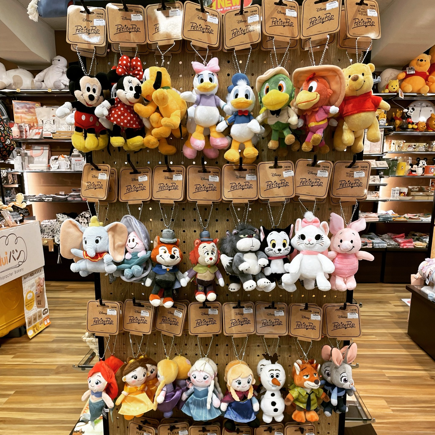 大人気のぬいぐるみビーンズコレクションがボールチェーン付きのマスコットになりました！！全30種類！ビーンズコレクションよりも一回りコンパクトになってかわいらしさはUP！バッグに付けられるちょうどよい大きさです#ザッカニア #zaccania #こびとたちがつくったお店 #流山おおたかの森 #流山おおたかの森sc #流山市 #流山 #雑貨 #キャラクター雑貨 #雑貨のある暮らし #ナガレヤマプラス #ららぽーと新三郷 #モラージュ菖蒲 #京王百貨店 #新宿店 #新宿 #ディズニー #disney #ボールチェーンマスコット